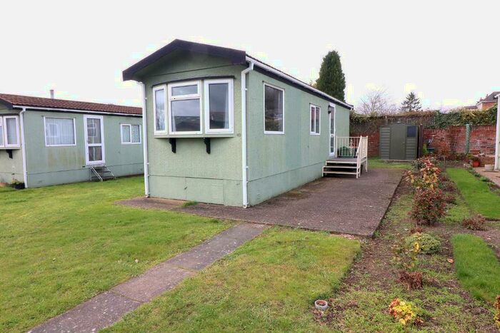 1 Bedroom Park Home To Rent In Castle Hill Road, Totternhoe, Dunstable, LU6