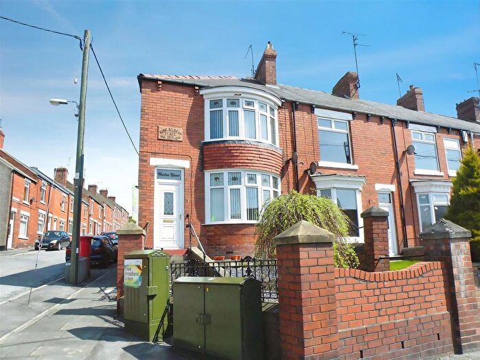 3 Bedroom End Terrace House For Sale In King Albert Place, Crook, DL15