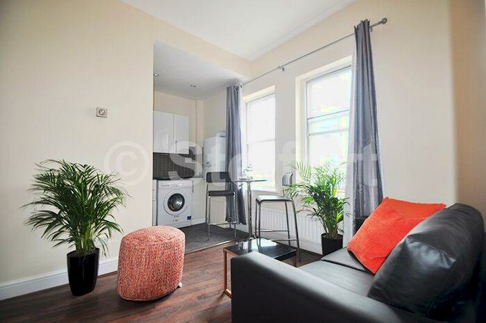 2 Bedroom Flat To Rent In Elthorne Court, Elthorne Road, London, N19