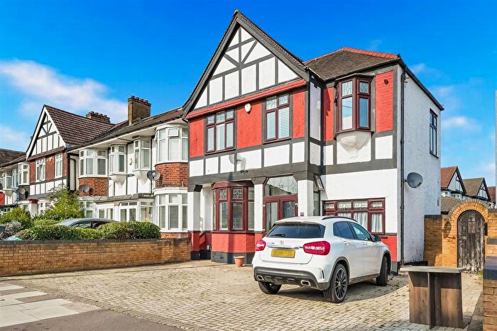 5 Bedroom Property For Sale In Fullwell Avenue, Ilford, IG6
