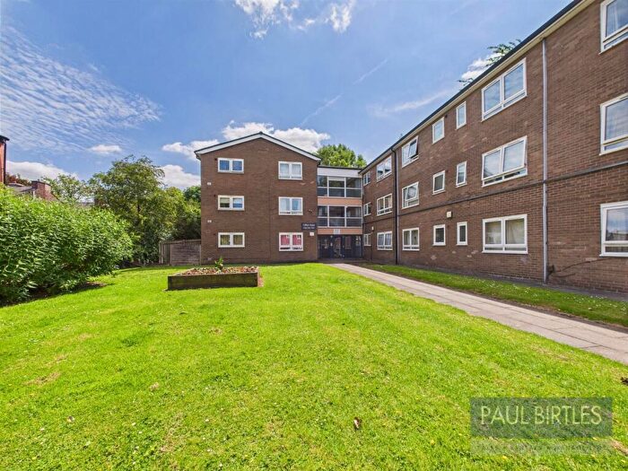 2 Bedroom Flat To Rent In Clifton Road, Monton, Manchester, M30