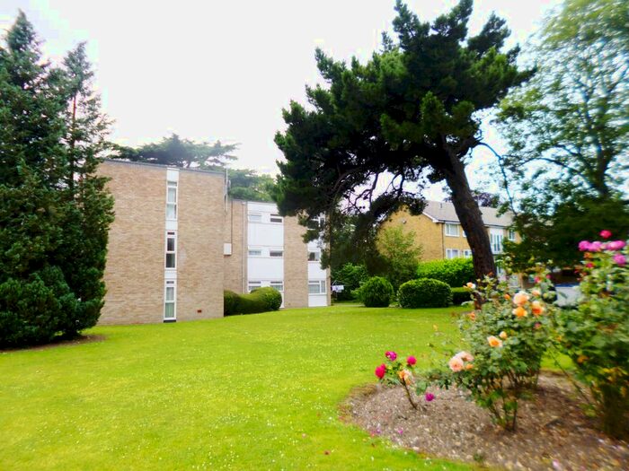 2 Bedroom Flat To Rent In Kenilworth Court, Hempstead Road, Watford, WD17