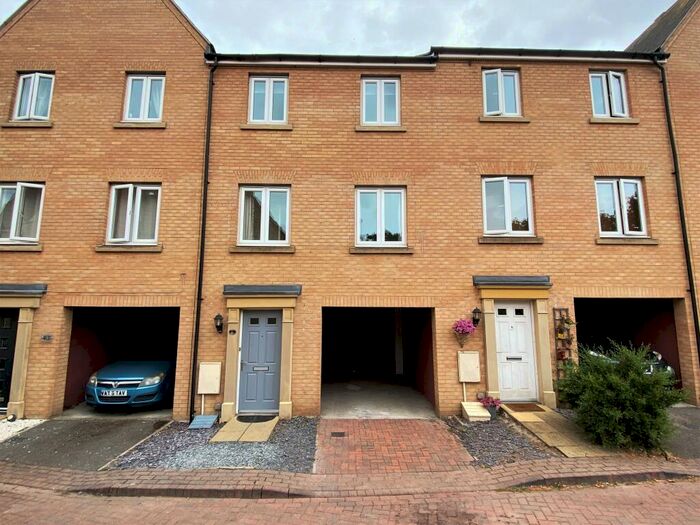 3 Bedroom Terraced House To Rent In Kirk Way, Colchester, CO4