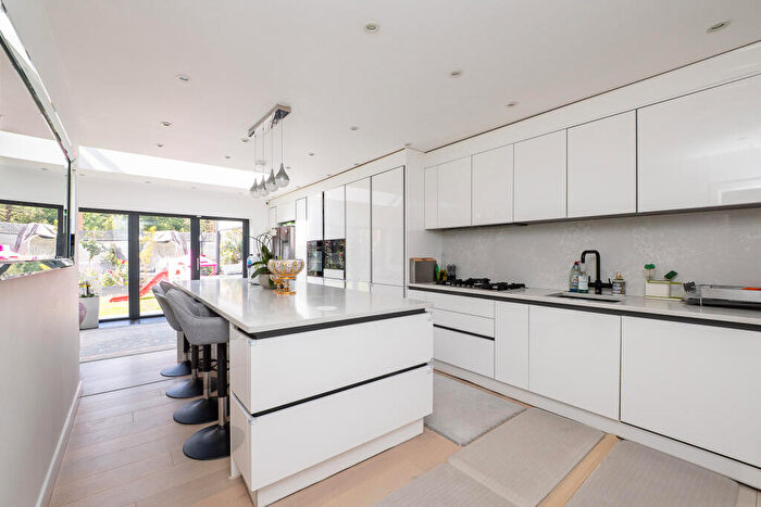 4 Bedroom Detached House To Rent In Metcalfe Avenue, Carshalton, SM5