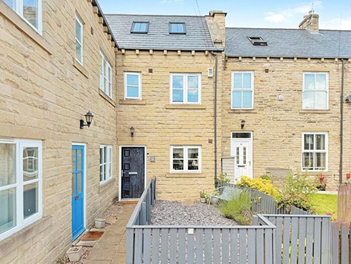 3 Bedroom Terraced House For Sale In Kirkham Street, Leeds, LS13