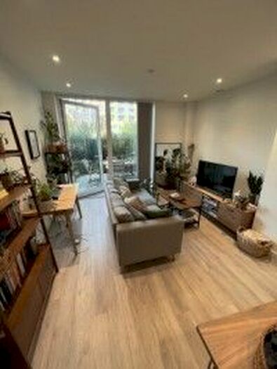 1 Bedroom Flat To Rent In Hadleigh Apartments, Woodberry Down, N4