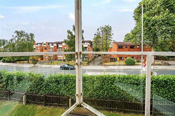 2 Bedroom Flat For Sale In Oakwood Avenue, Beckenham, BR3