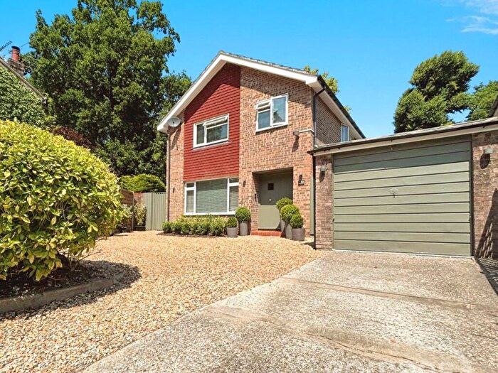 4 Bedroom Detached House For Sale In Yaverland Drive, Bagshot, Surrey, GU19