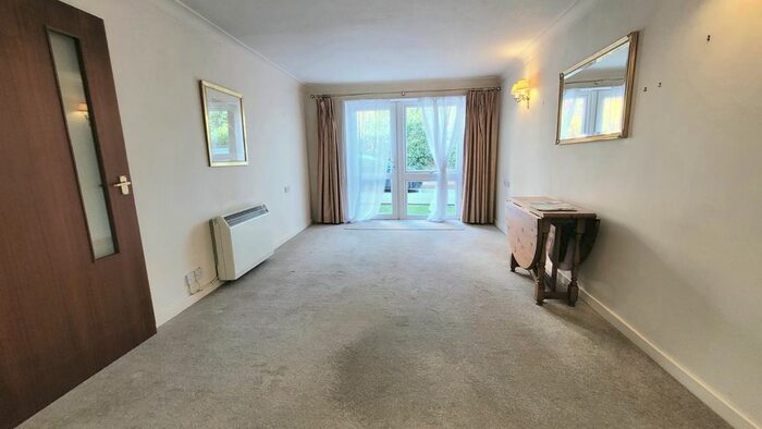 1 Bedroom Flat To Rent In Cassio Road, Watford, WD18