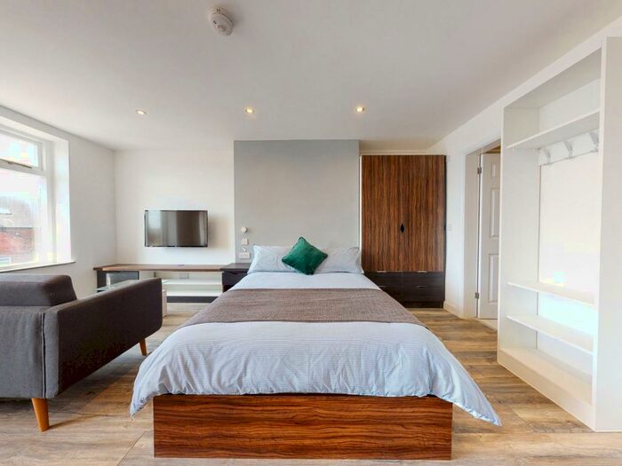 Studio To Rent In Hyde Terrace, Leeds, West Yorkshire, LS2