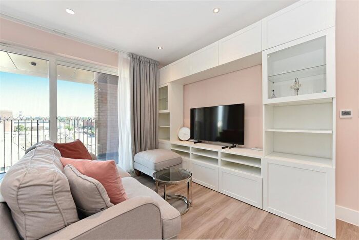 3 Bedroom Flat For Sale In Lismore Boulevard, Colindale Gardens, London, NW9