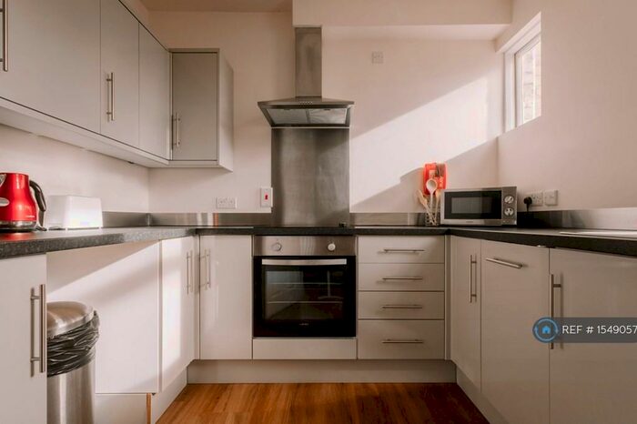 2 Bedroom Flat To Rent In Kingston Villa, Hull, HU5