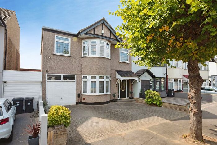 5 Bedroom Semi-Detached House For Sale In Windermere Gardens, Ilford, IG4