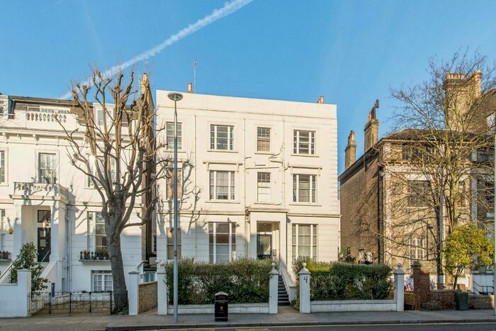 Studio To Rent In Pembridge Villas, London, W11