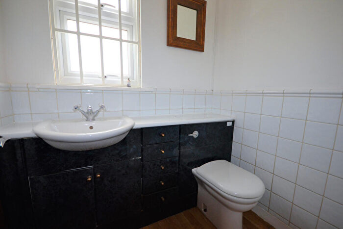 4 Bedroom Mews To Rent In Camden Mews, Camden, London, NW1