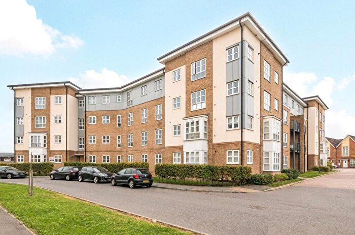 2 Bedroom Flat To Rent In Stadium Approach, Aylesbury, Buckinghamshire, HP21