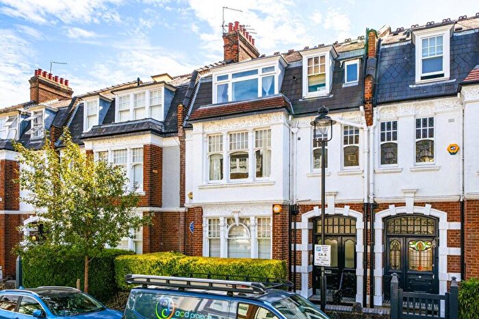 2 Bedroom Flat For Sale In Howitt Road, Belsize Park, London, NW3
