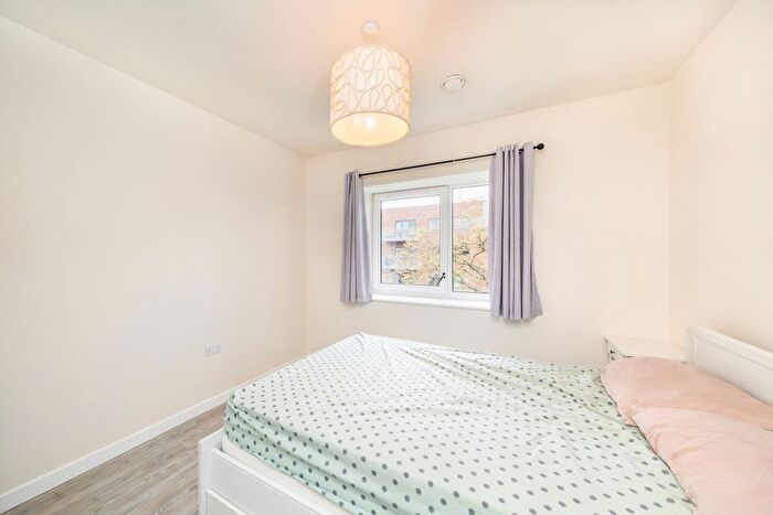 2 Bedroom Flat For Sale In Springfield Drive, Tooting, SW17