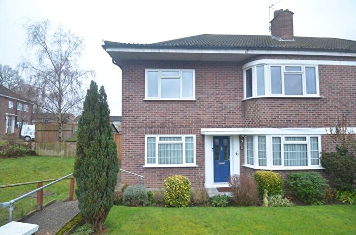 2 Bedroom Maisonette For Sale In Lyconby Gardens, Shirley, Croydon, CR0