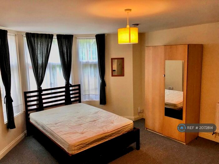 Studio To Rent In Tufnell Park Road, London, N7