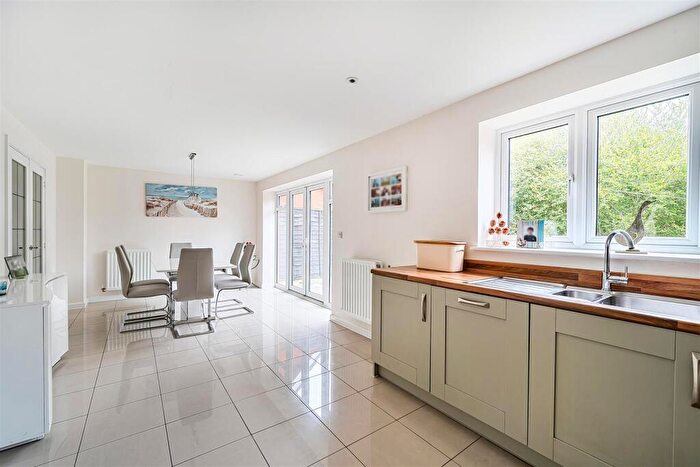 4 Bedroom Detached House For Sale In Cleverley Rise, Southampton, SO31