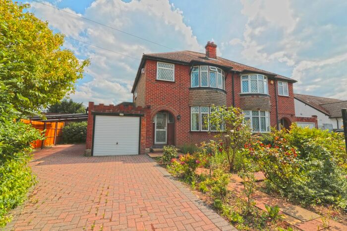 3 Bedroom Property To Rent In Dedworth Road, Windsor, SL4