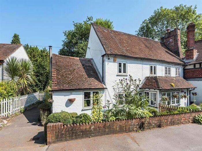 3 Bedroom Semi Detached House For Sale In Bath Road, Calcot, Reading, RG31