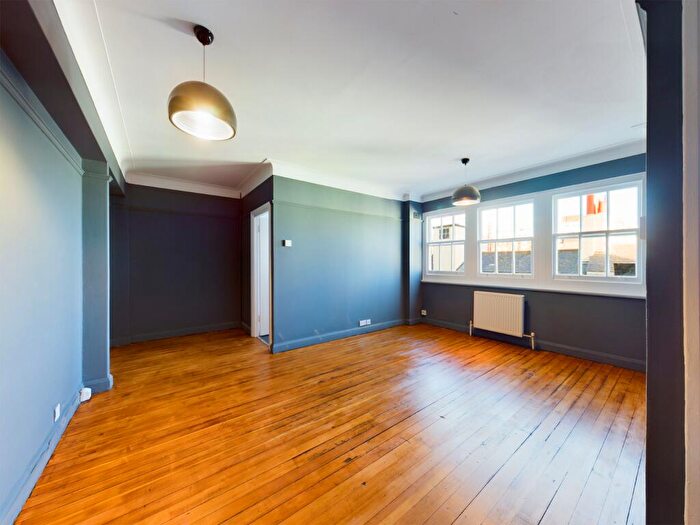 Flat To Rent In Kings Road, Brighton, East Sussex, BN1