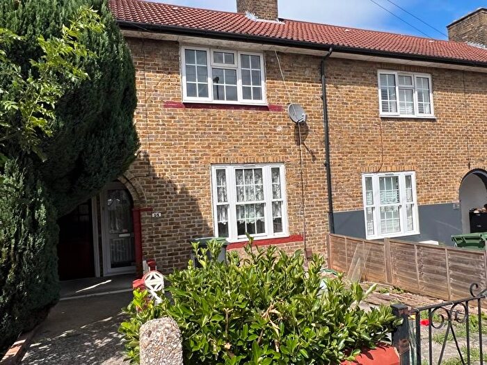 2 Bedroom Property To Rent In Ivorydown, Downham, Bromley, BR1