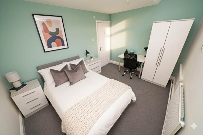 4 Bedroom Apartment To Rent In Broomhall Street, Sheffield, S3