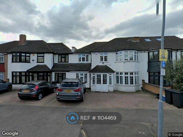 6 Bedroom Semi-Detached House To Rent In Ripon Gardens, Ilford, IG1