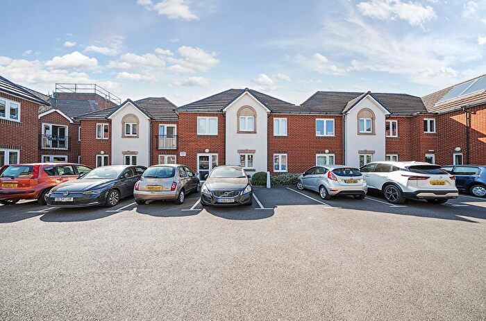 2 Bedroom Flat For Sale In Limpsfield Road, Warlingham, Surrey, CR6