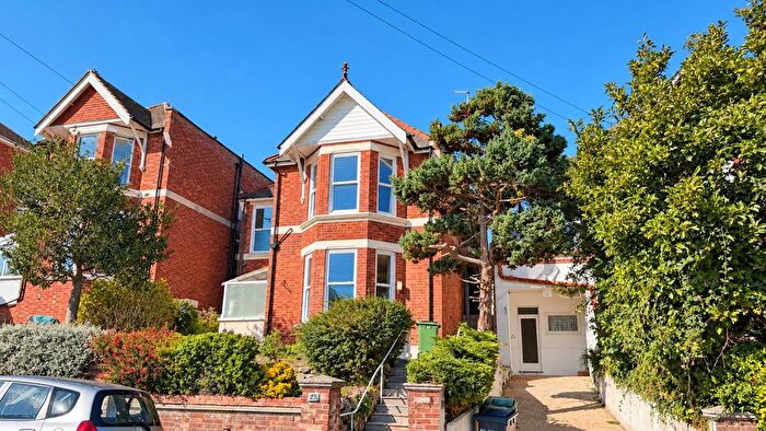 4 Bedroom Detached House For Sale In Godwin Road, Hastings, TN35