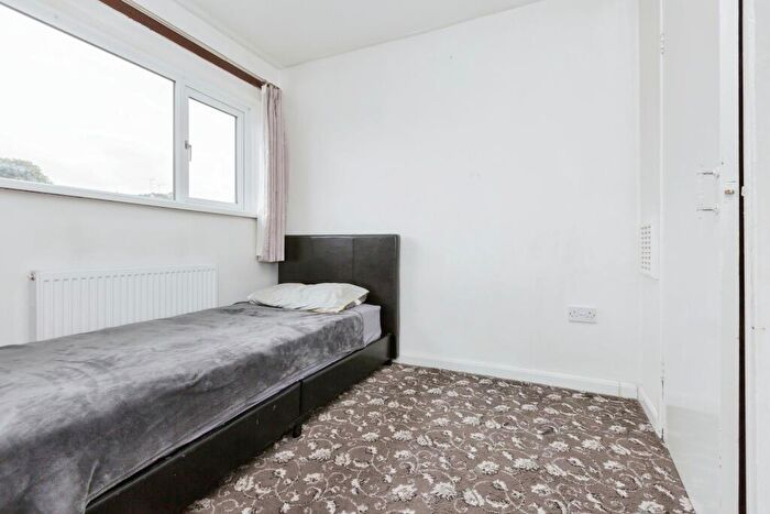 3 Bedroom Terraced House For Sale In Roborough Green, Leicester, Leicestershire, LE5