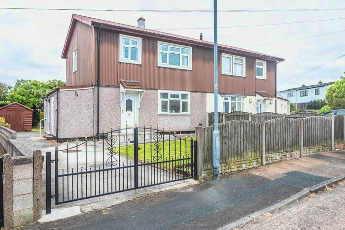 3 Bedroom Semi-Detached House To Rent In Carlyle Road, Castleford, WF10