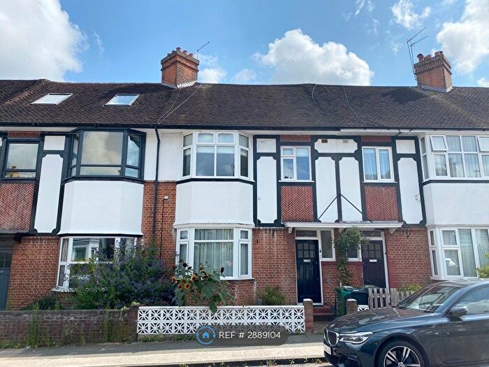 2 Bedroom Flat To Rent In Old Road, London, SE13