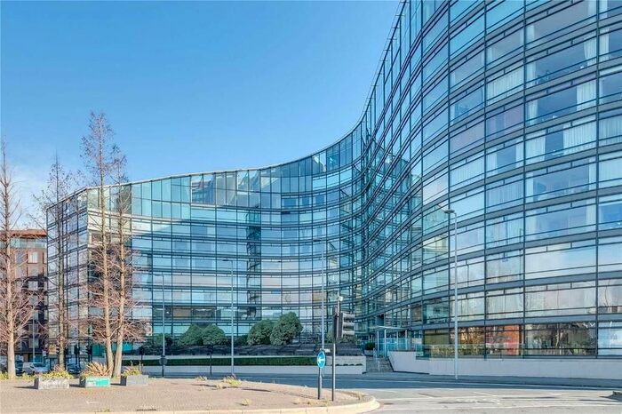 2 Bedroom Flat To Rent In Parliment View, Albert Embankment, Waterloo, Southwark, London, SE1