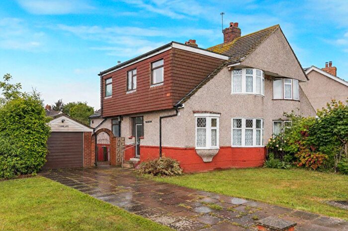 4 Bedroom Semi-Detached House For Sale In York Avenue, Sidcup, DA15