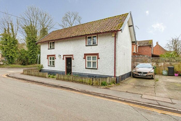 2 Bedroom Detached House For Sale In Bridge Street, Carbrooke, Thetford, Norfolk, IP25