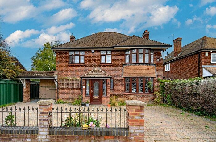 4 Bedroom Detached House For Sale In Lancot Drive, Dunstable, Bedfordshire, LU6