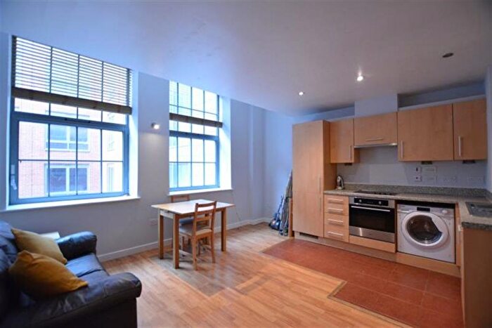 1 Bedroom Flat To Rent In The Hicking Building, Queens Road, NG2