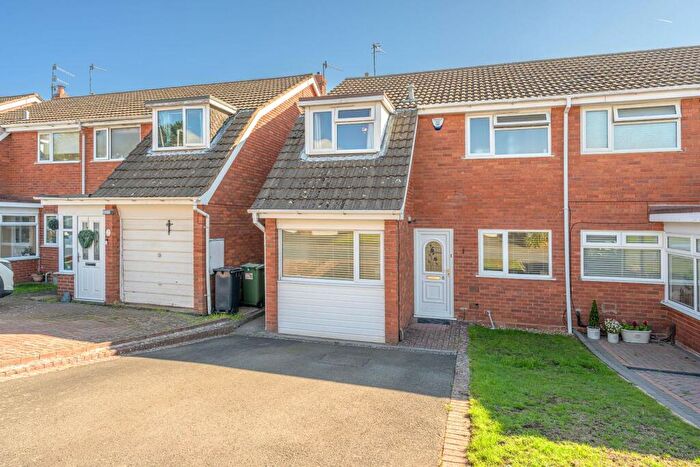 3 Bedroom Semi-Detached House For Sale In Mellowdew Road, Stourbridge, DY8