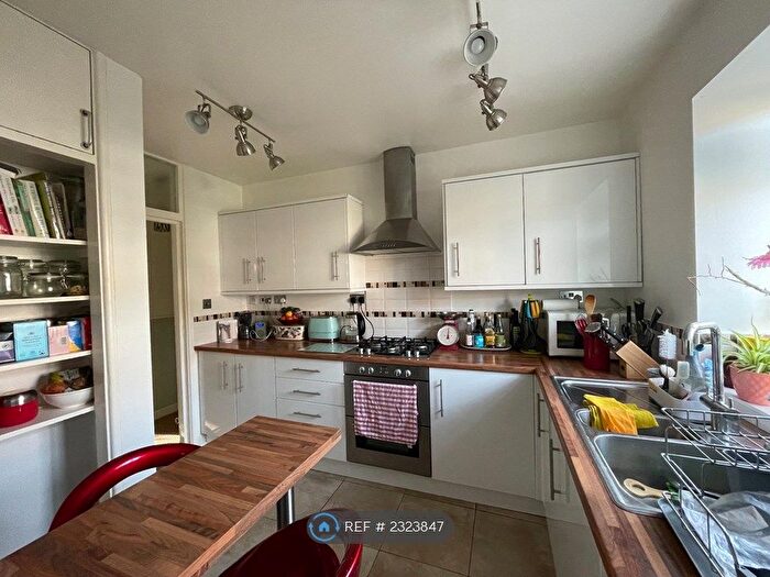 2 Bedroom Flat To Rent In Wiltshire Court, London, N4