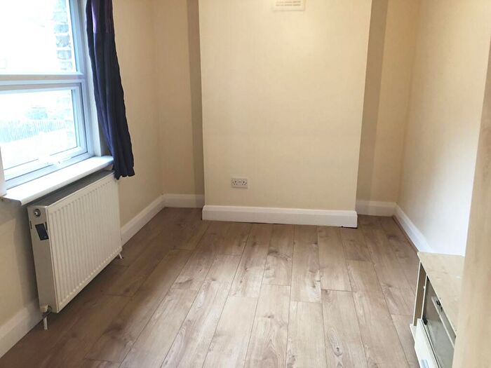 4 Bedroom Flat To Rent In Mina Road, Bedroom House, SE17