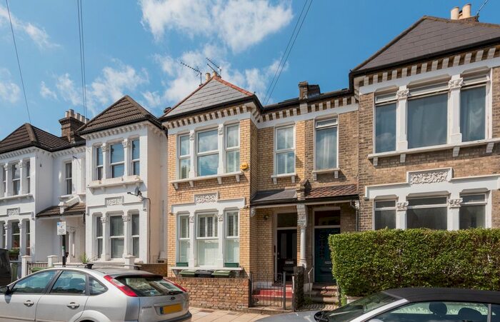 2 Bedroom Flat To Rent In Leander Road, London, SW2