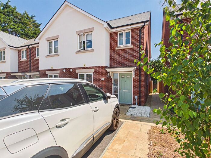 3 Bedroom End Terrace House For Sale In Dreadnaught Drive, Gloucester, Gloucestershire, GL1