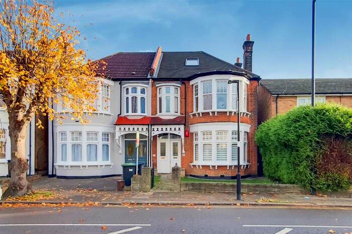 3 Bedroom Flat To Rent In Fox Lane, Palmers Green, N13