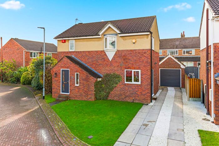 3 Bedroom Detached House For Sale In Churchgate, Gildersome, LS27