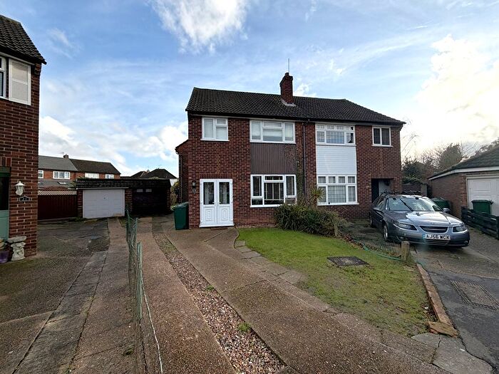 4 Bedroom Semi Detached House For Sale In Chessholme Road, Ashford, TW15