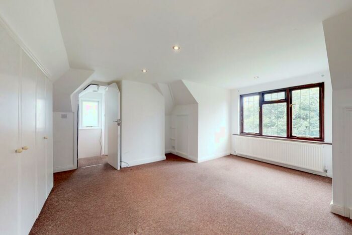 2 Bedroom Flat To Rent In The Vale, Golders Green, NW11
